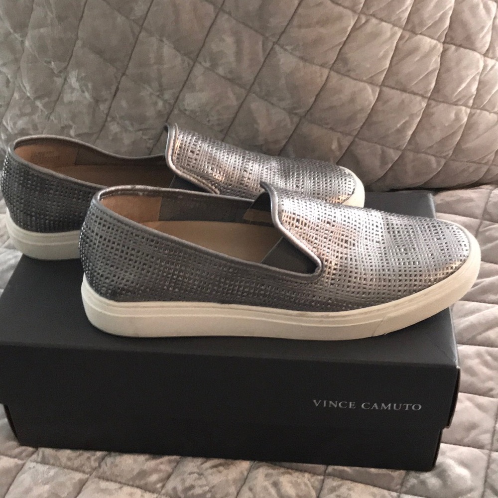 Vince Camuto Beaker Sneakers Size 8